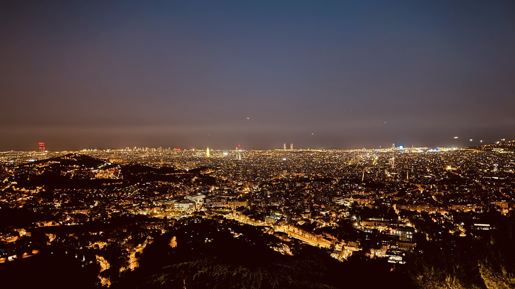 Vista nocturna de Barcelona desde el Observatorio Fabra