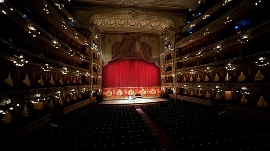 La sala del Teatro Colón. Una noche después volveríamos para el ballet.