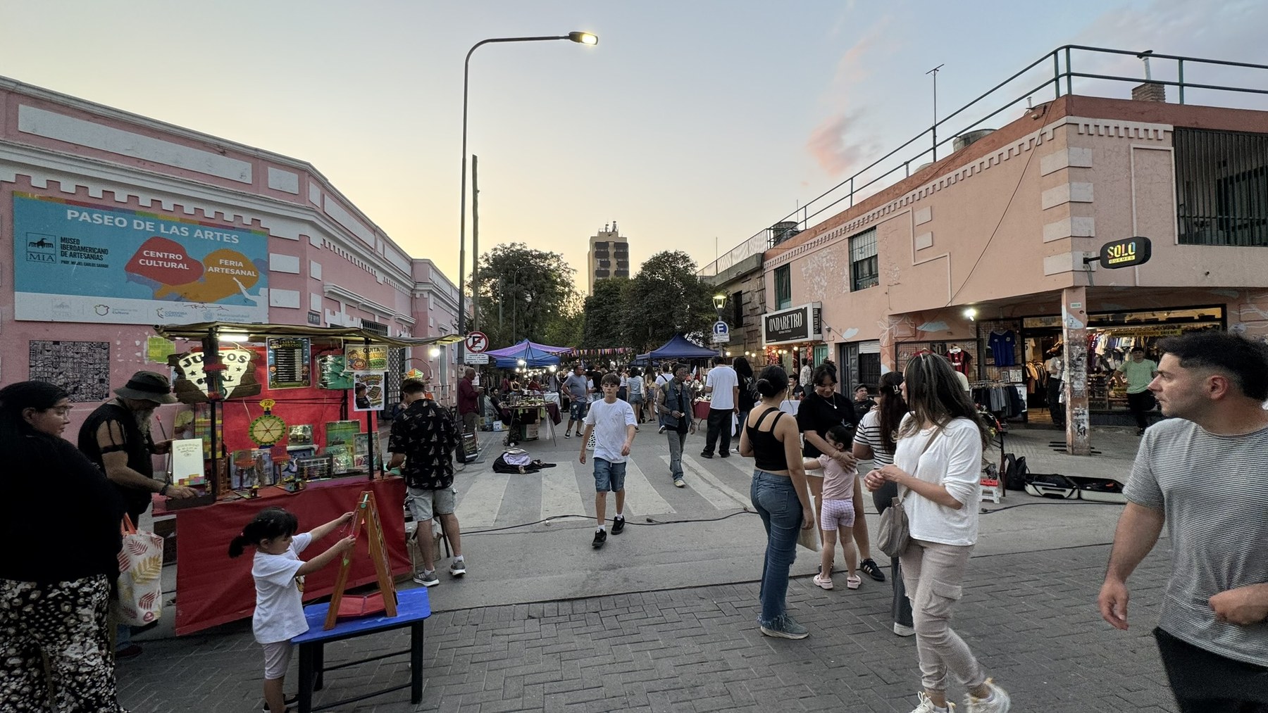 El paseo de artesanos de Córdoba.