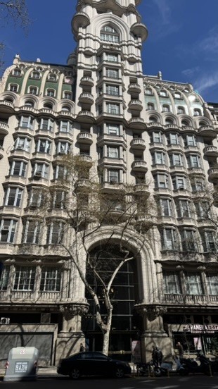La fachada del Palacio Barolo, en la Avenida de Mayo.